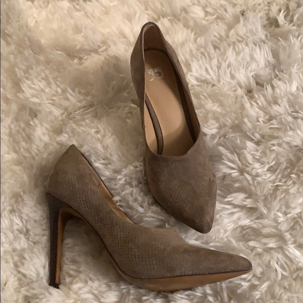 JOE’S beige leather pump size 8